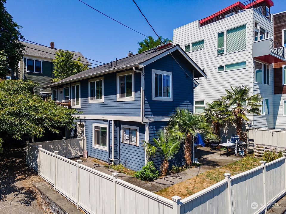 Embrace the opportunity to own this great duplex boasting a generous 1,530 square feet of living space. Each unit offers its own unique charm.>