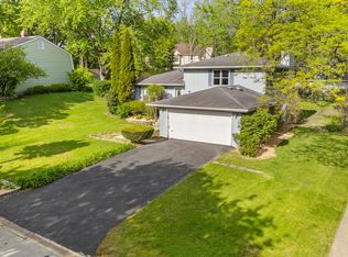 405 N Glengarry Dr, Geneva, IL 60134