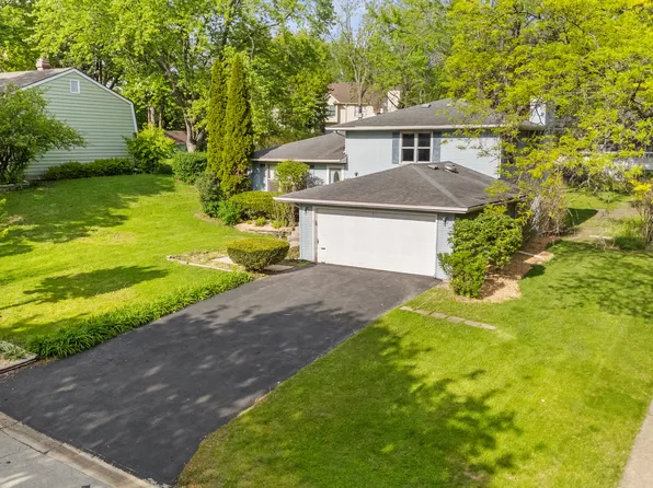 405 N Glengarry Dr, Geneva, IL 60134