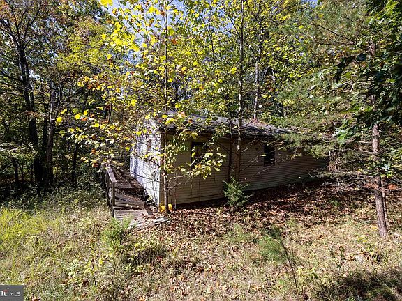 3rd image of 213 Piney Knoll Pl