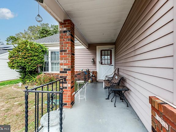 5th image of 69 Buckingham Dr