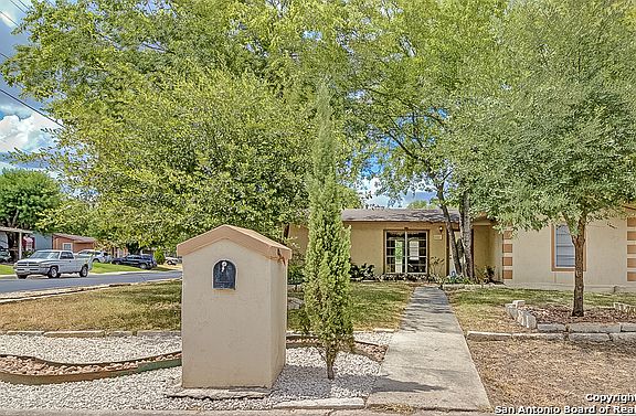 3rd image of 1727 Dawnridge Dr