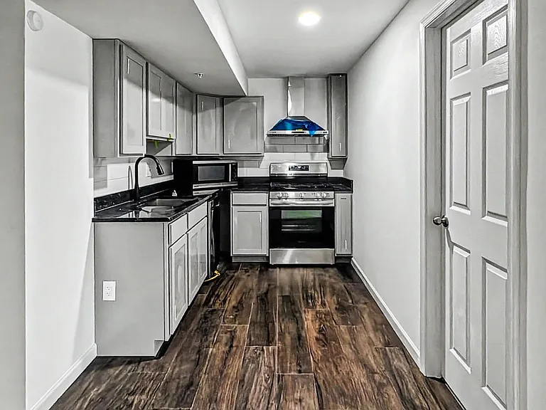 6515 Langbrooke Ct — Photo 2