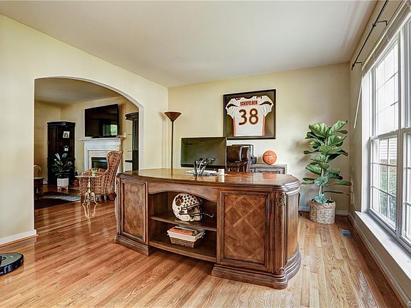 2nd image of 1809 Greenwood Glen Dr