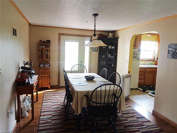 4th image of 1011 N Crater Ave