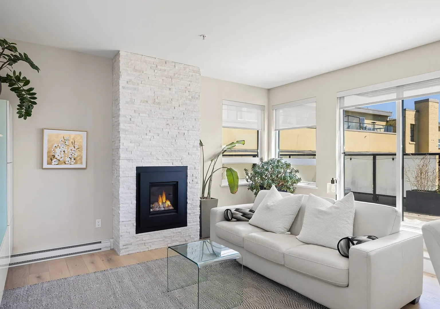 2 bed, 1000 sqft, $4,000 — Photo 2