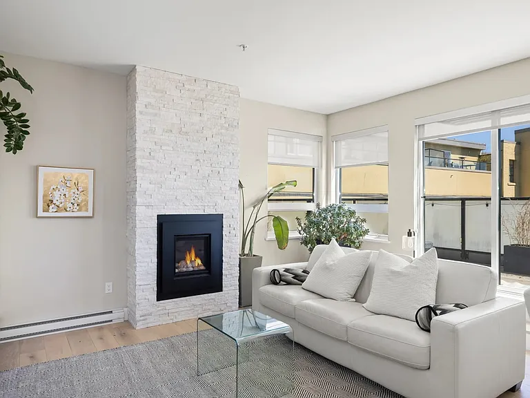 595 Pandora Ave #405 — Photo 2