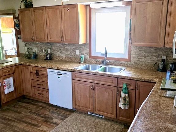 2nd image of 716 Thomas Dr