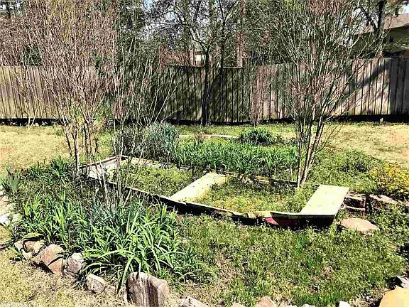 4th image of 388 Joy Dr