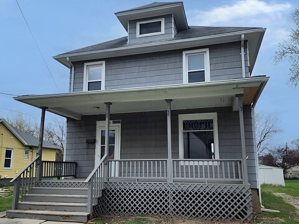 1st image of 404 W 1st St