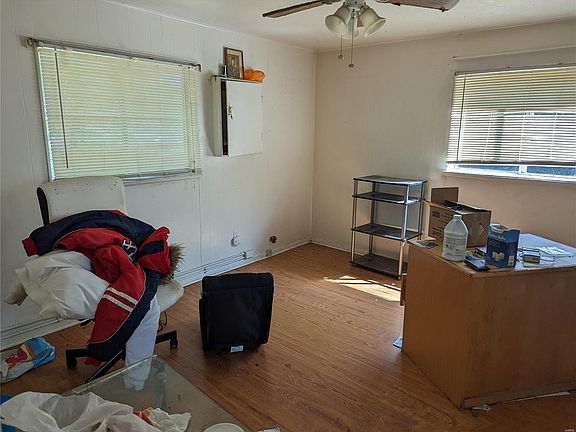 4th image of 4578 Saint Louis Ave
