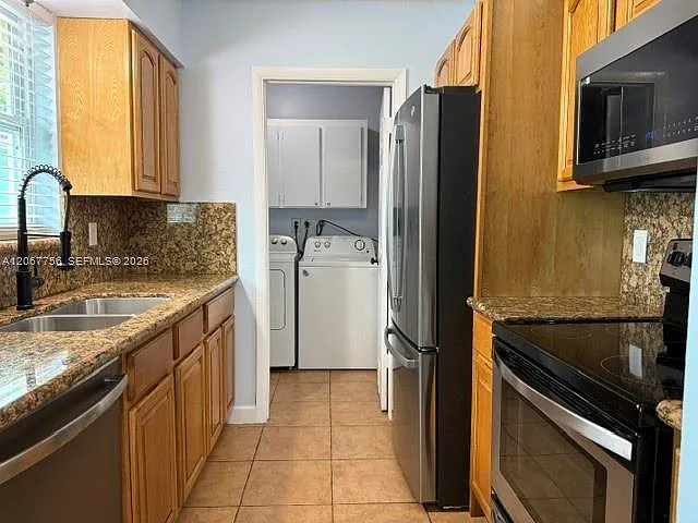 516 SW 14th Ct #516 — Photo 5