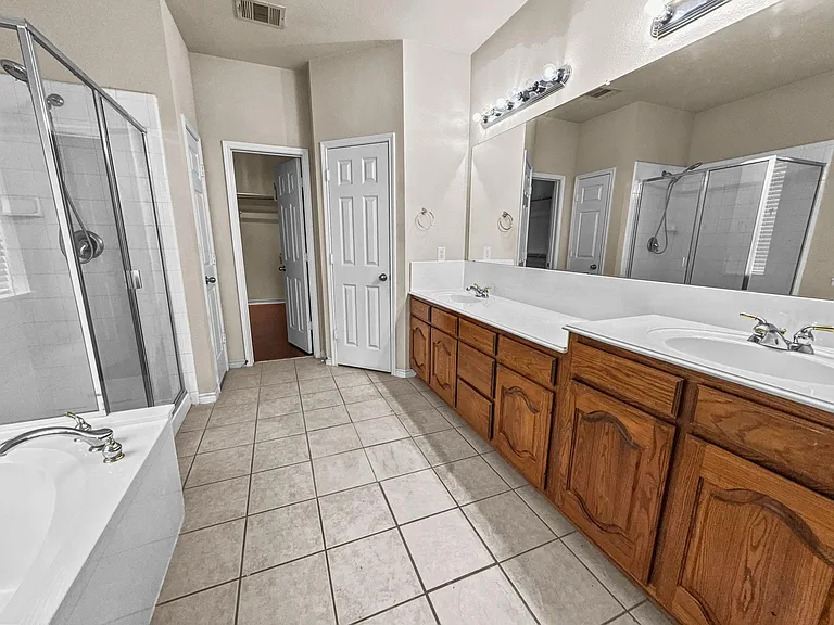 5530 Greensboro Dr — Photo 9