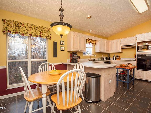 5th image of 471 Casey Ln