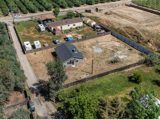 2557 E Stanford Avenue, Pixley, CA 93256