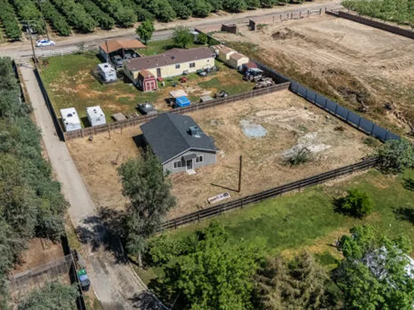 2557 E Stanford Avenue, Pixley, CA 93256
