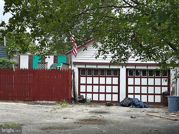 5th image of 502 W Main St