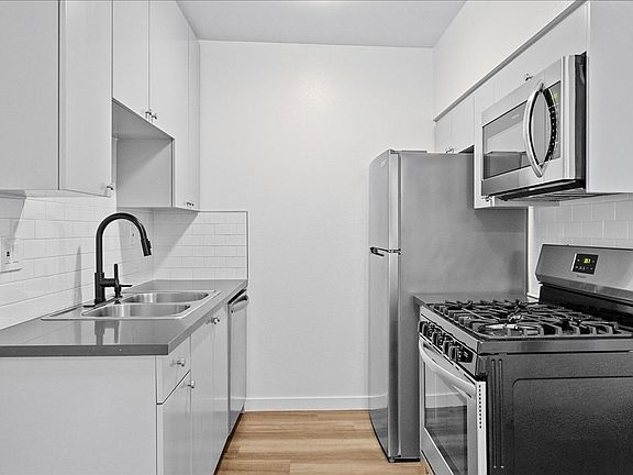 3rd image of 2736 Pomeroy Ave #316