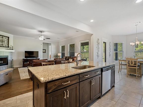3rd image of 409 Monteverde Ln