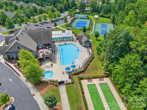 5th image of 17232 Coves Edge Ln