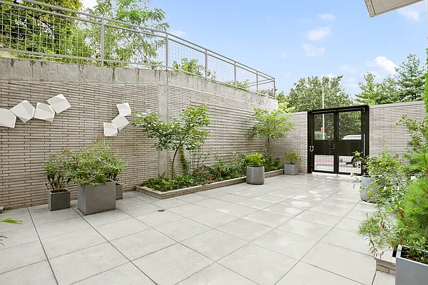 Rented by Compass | media 9