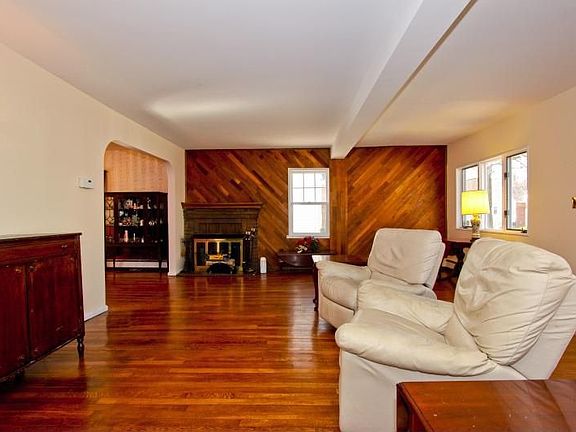 2nd image of 27 Geranium Ave