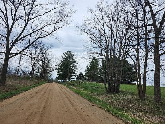 5th image of 5881 Young Rd