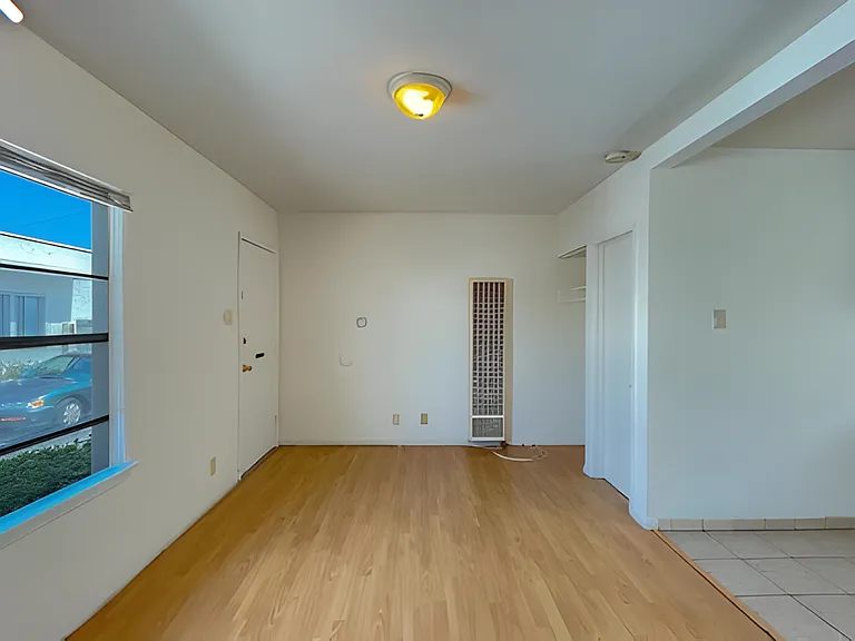Centinela Apartments — Photo 13