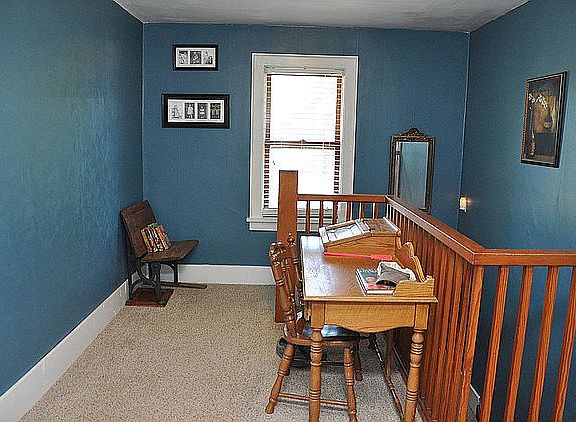 5th image of 564 N Walnut St