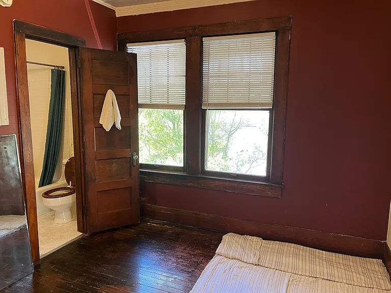 217 W La Rua St — Photo 8