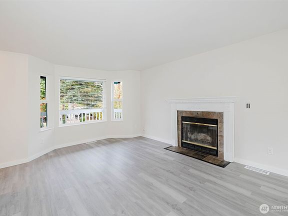 5th image of 19546 23rd Avenue NE