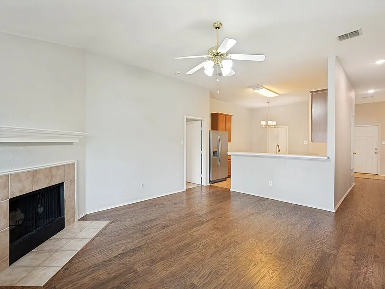 3705 Hermalinda Dr — Photo 7