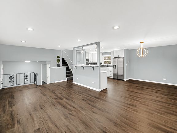 4th image of 5624 W 99th St