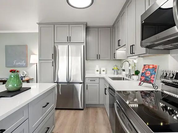 2nd image of 3050 Los Prados St
