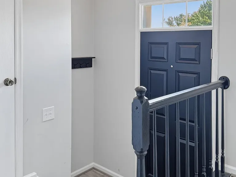 1107 Oak View Dr — Photo 2