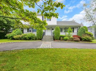 41 Pengilly Dr, New Rochelle, NY 10804