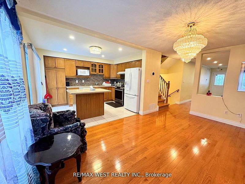 Brampton House for rent - 4 Bedrooms — photo 10