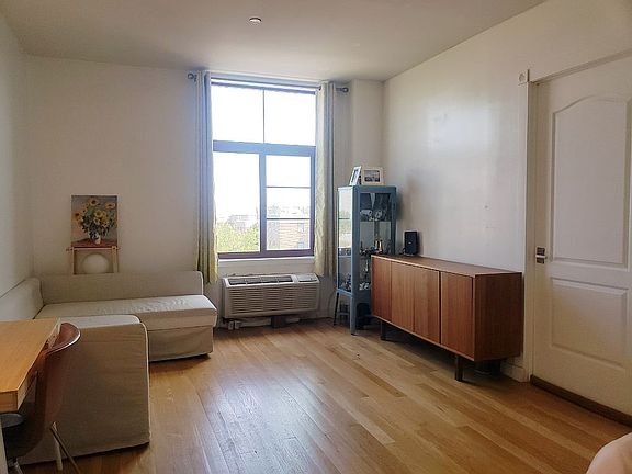 3rd image of 2311 21st Ave APT 3C