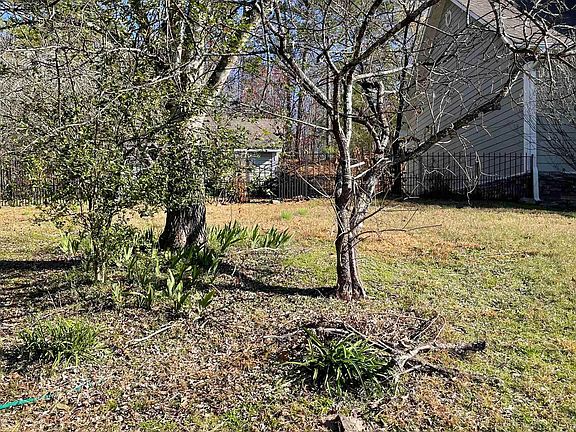5th image of 106 River Mill Ct