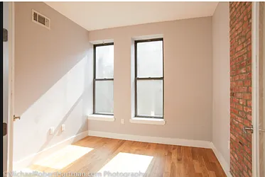 Rented by Loom Capital Group Inc.