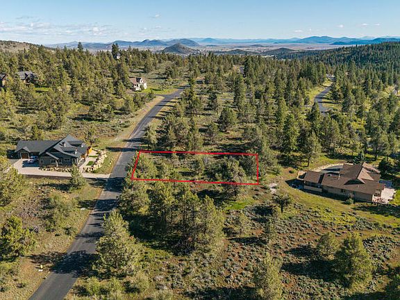 4th image of 856 Beattys Butte Dr