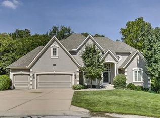 5761 NW Hickory Ct, Parkville, MO 64152