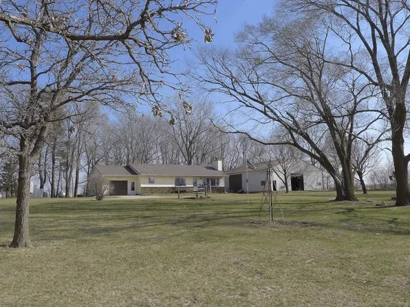 1674 Shadow Ave, Charles City, IA 50616