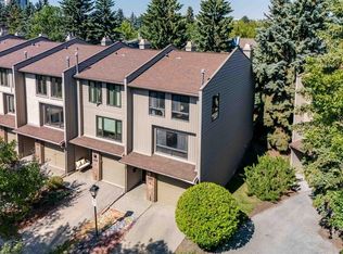 22 S Point McKay Ct NW, Calgary, AB T3B 5B7