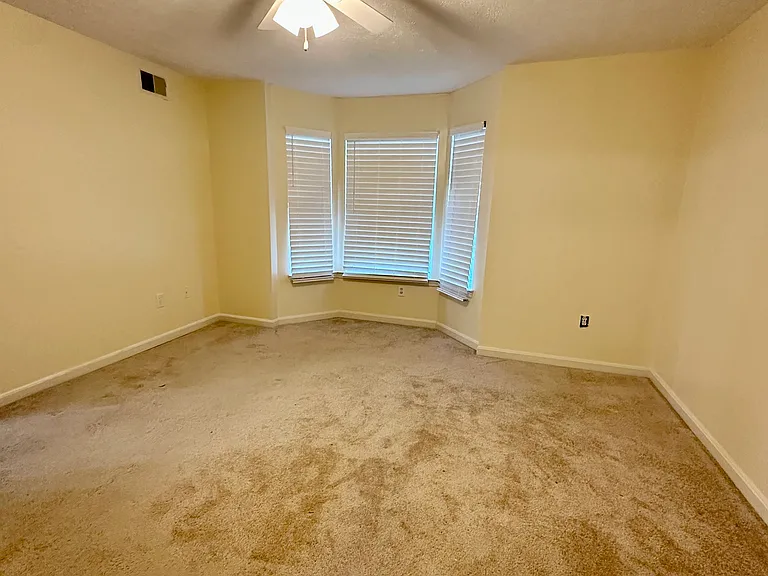 632 Kennington Rd — Photo 11