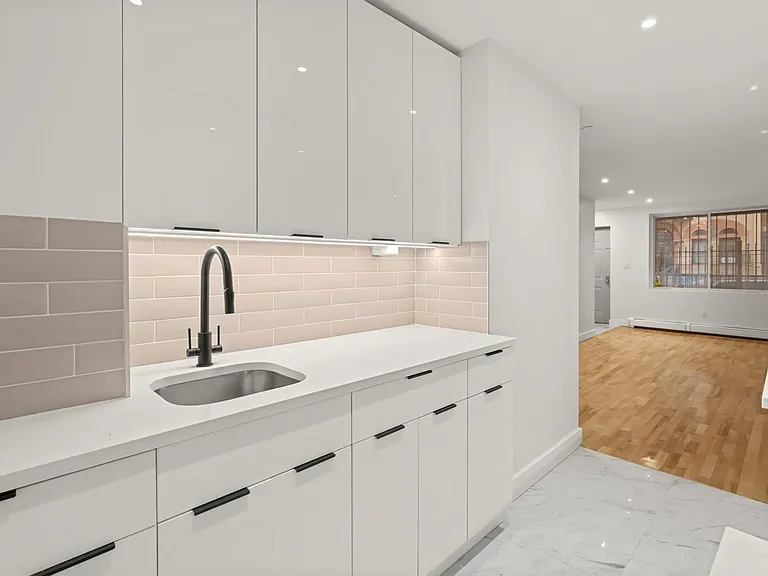 385 Vernon Ave #1E — Photo 5