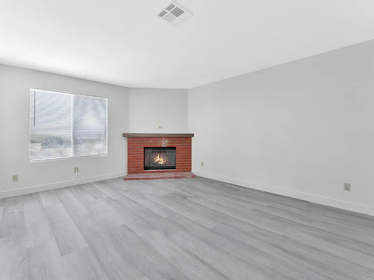 2257 Exeter Dr #D — Photo 8