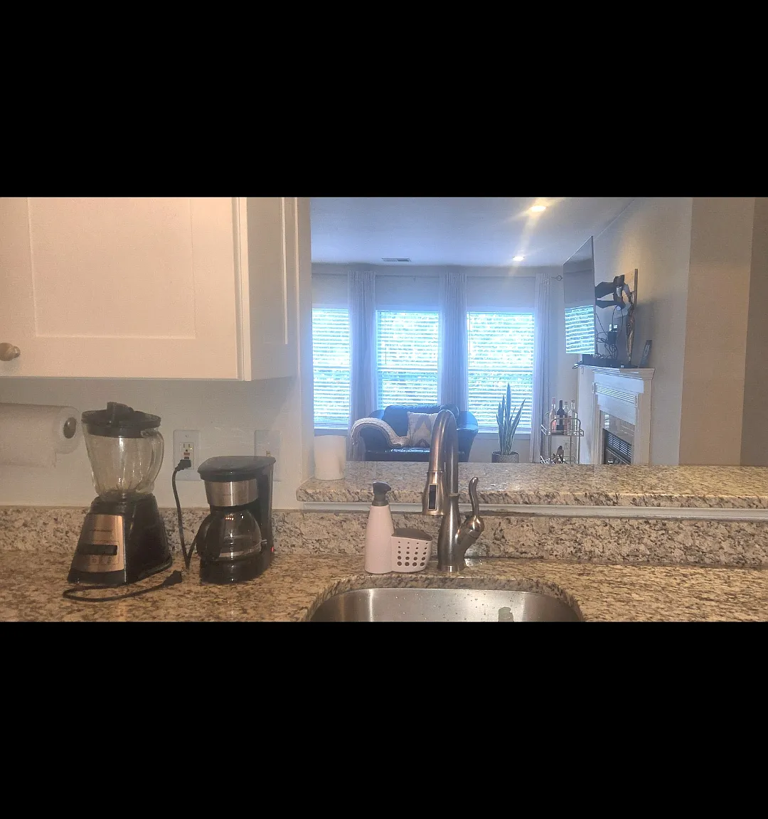 2 bed, 940 sqft, $2,400 — Photo 1