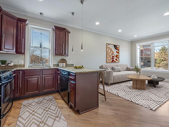 4th image of 2841 W Cortez St #1