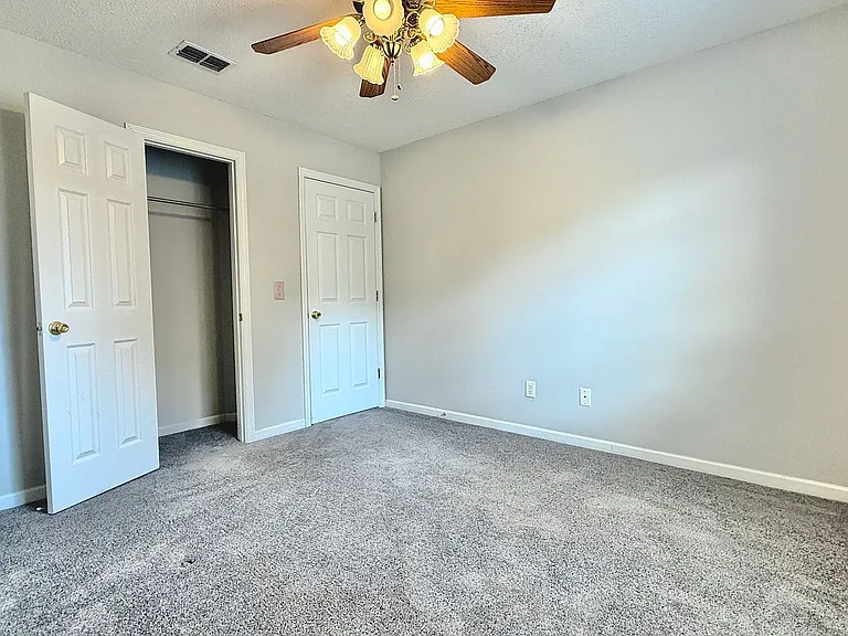 1130 Montclair Dr — Photo 27